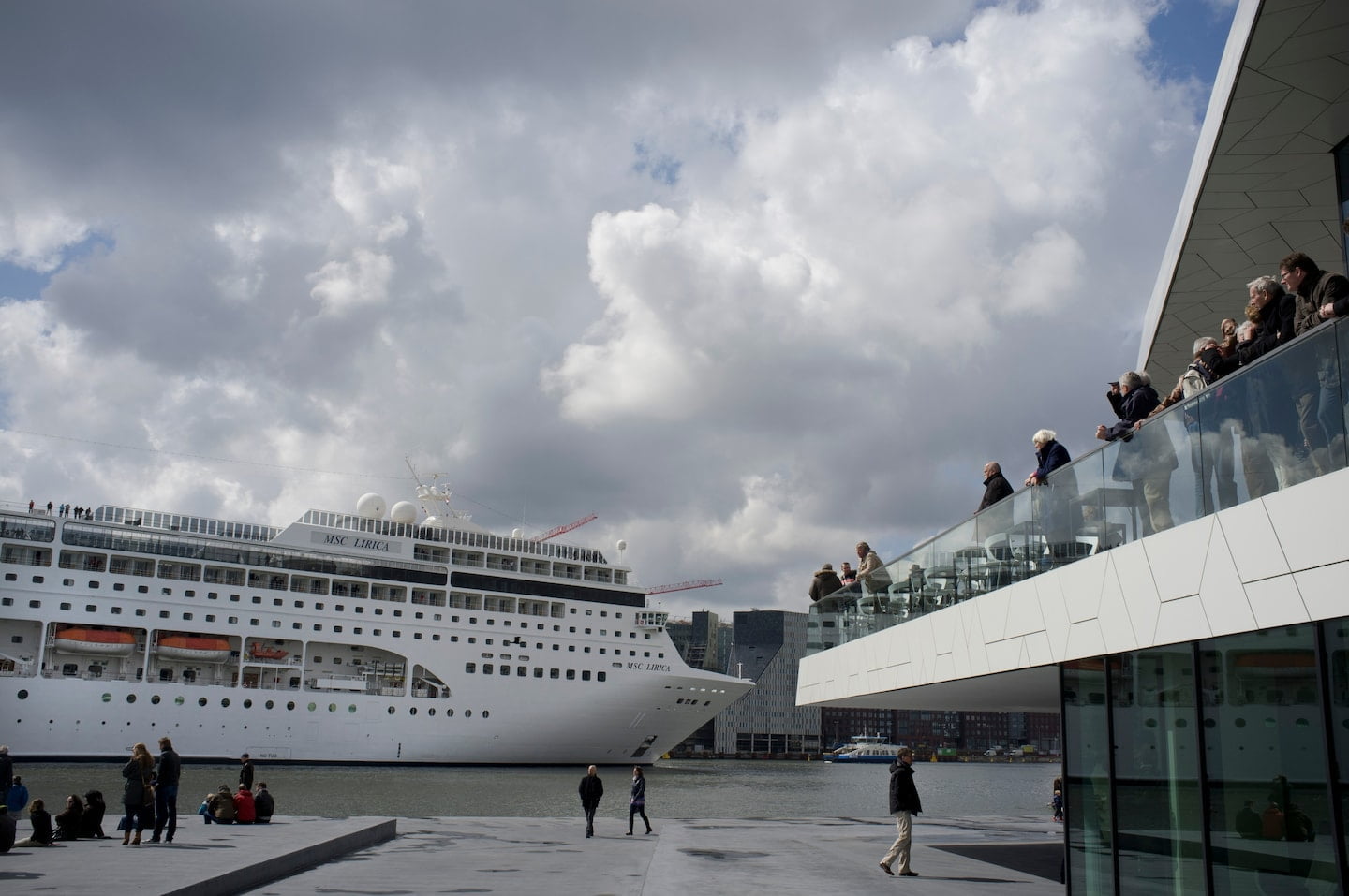 Amsterdam votes to ban cruise ships