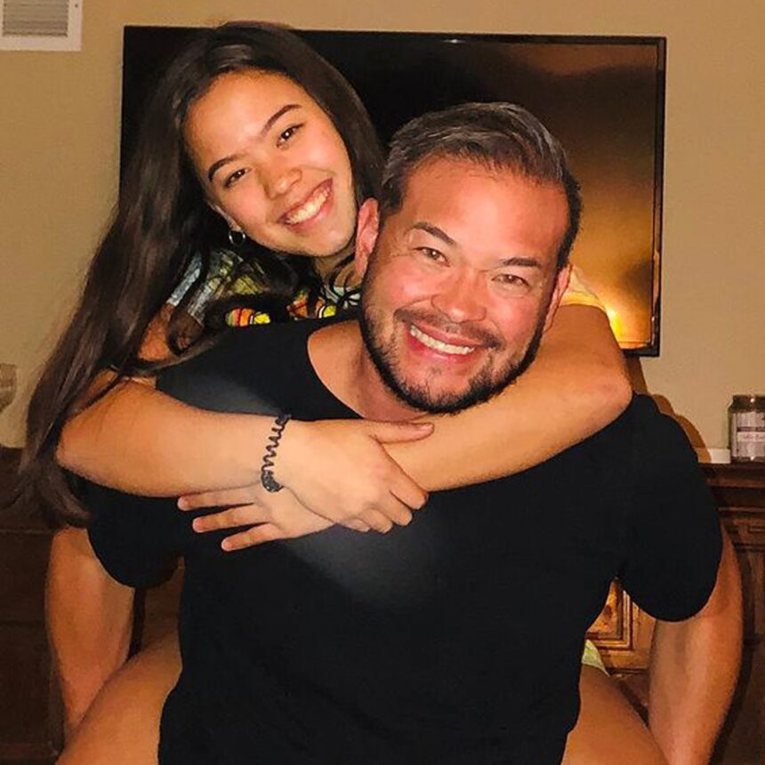 Hannah Gosselin Shares News Photos Amid Jon & Kate Family Feud