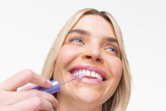 Teeth-Brightening Glosses : Glostik Tooth Gloss